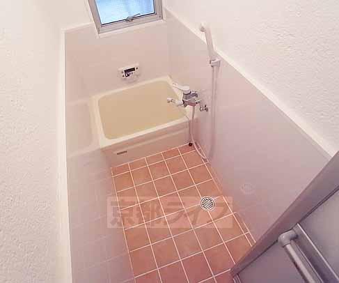 バス・シャワールーム　清潔感のある水廻りです。