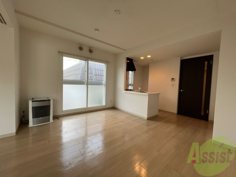 居室・リビング　広くてキレイなお部屋が広がっていて、充実した生活が送れそう。