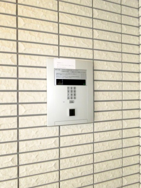 エントランス　人気のオートロック付きマンションです♪