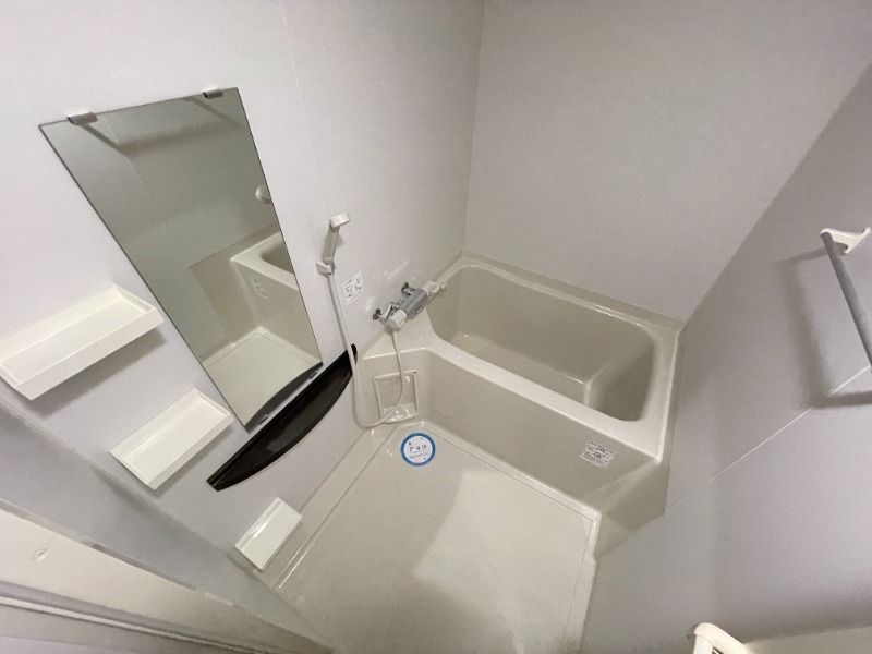 バス・シャワールーム　棚もいっぱいでシャンプーなども置けます！