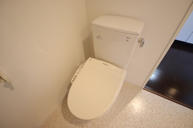 トイレ　※別室の参考写真の為、現況優先です。