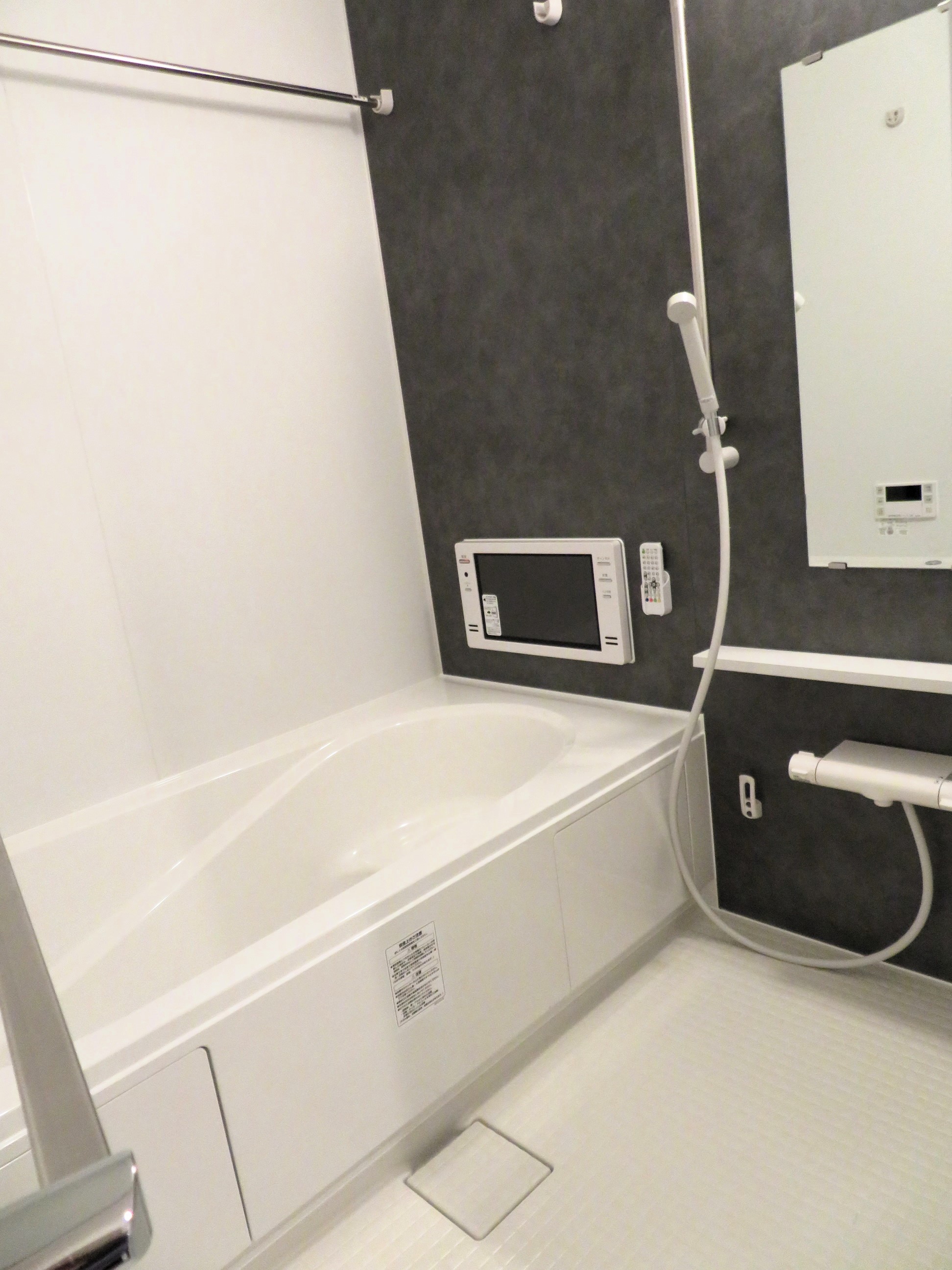 バス・シャワールーム　浴室乾燥機＆追い炊き機能付きです。