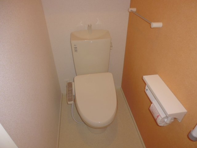 トイレ　温水洗浄便座