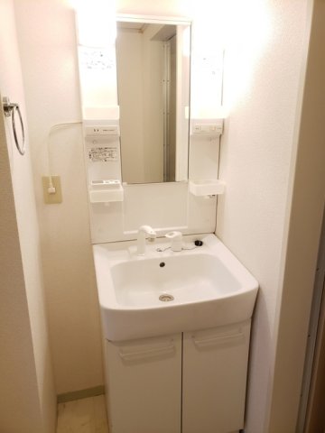 洗面設備　収納スペースもある独立洗面化粧台付き☆
