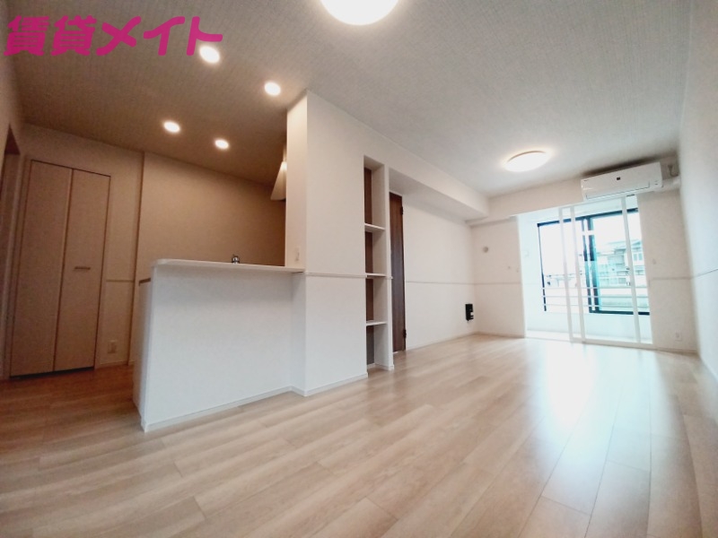 居室・リビング　同型参考写真です