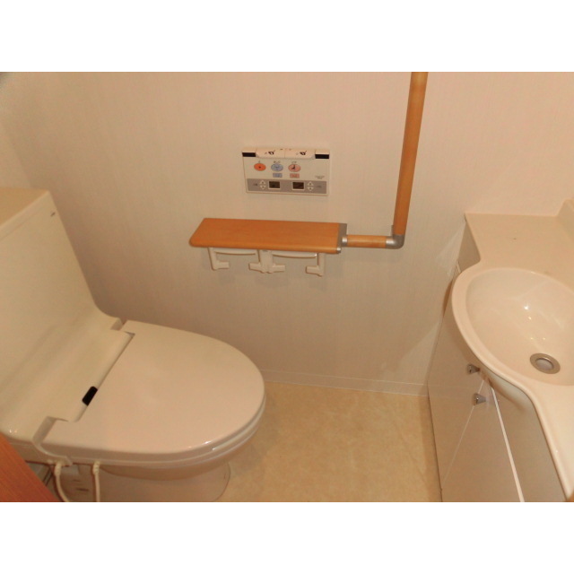 トイレ　温水洗浄便座