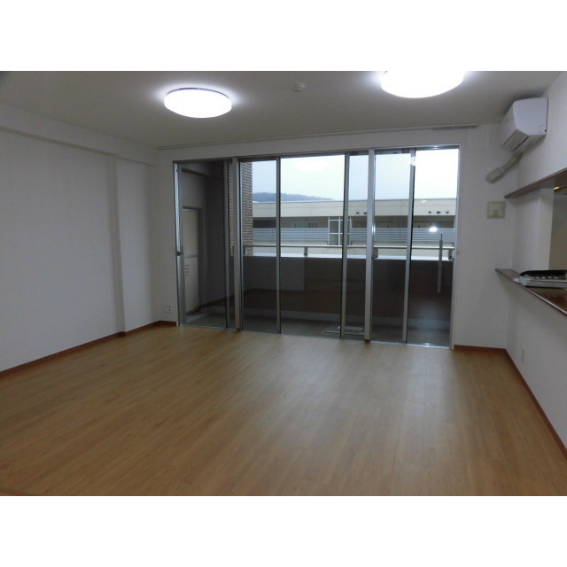 居室・リビング　リビング（１２．８帖）