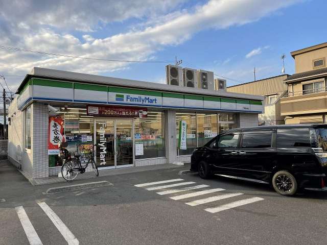 コンビニ　ファミリーマート（コンビニ）まで609m