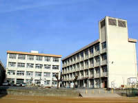 小学校　八多小学校（小学校）まで6704m