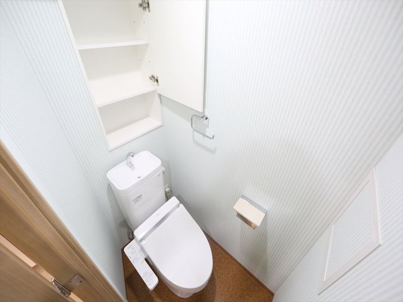 トイレ　温水洗浄暖房便座付トイレ