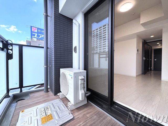 バルコニー　暖かな日差しのふりそそぐバルコニー