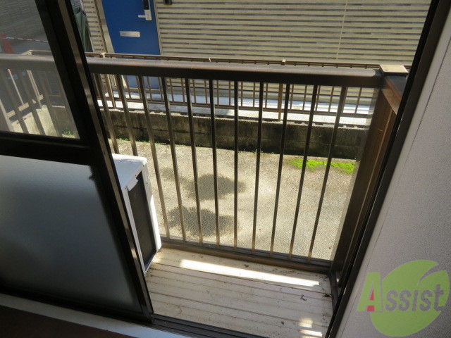 バルコニー　こちらはバルコニー。洗濯物が干せるようになっています。