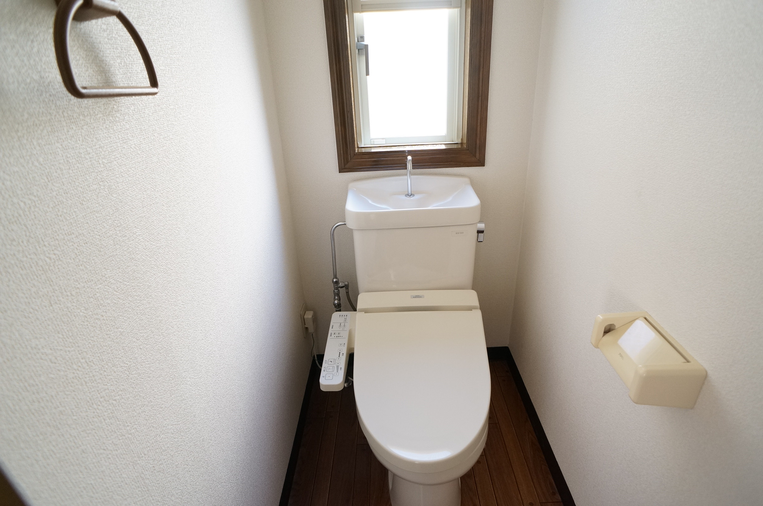 トイレ　温水洗浄便座