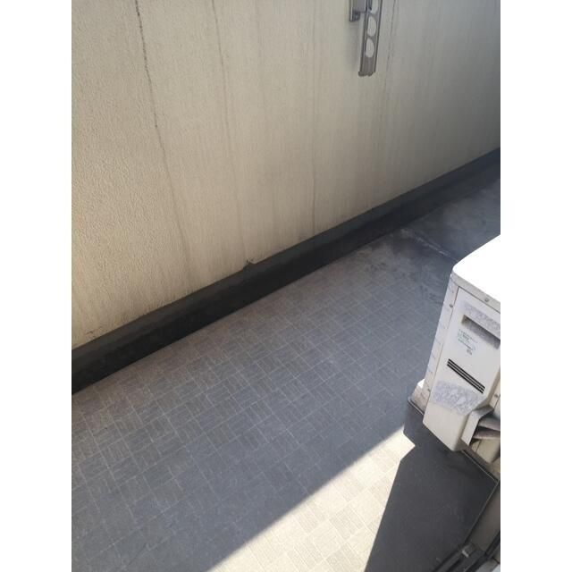 バルコニー　開放的で明るい空間を演出してくれるバルコニーです