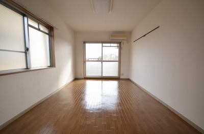 居室・リビング　室内