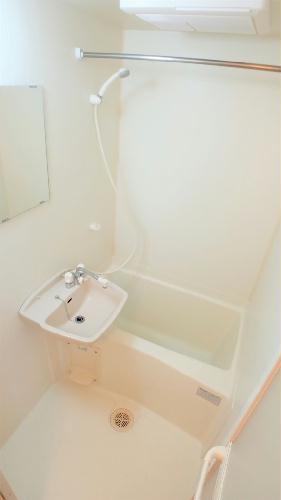 バス・シャワールーム　同タイプの写真です。仕様が異なる場合があります。