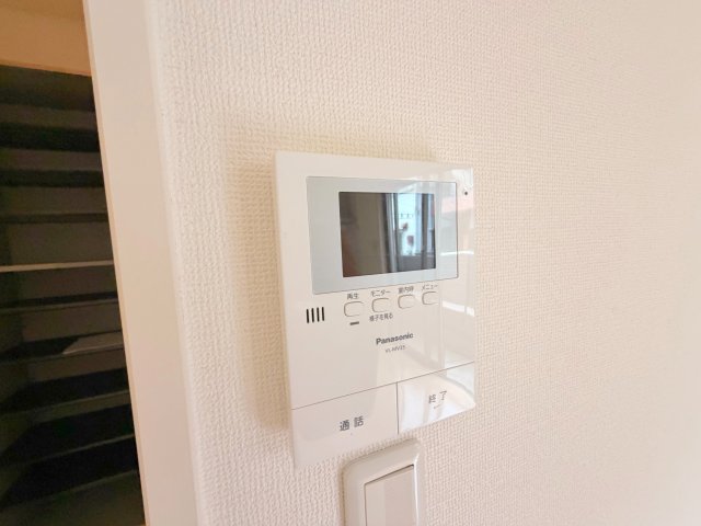 セキュリティ　TVモニターホンで来客が誰か確認してから開けて下さいね