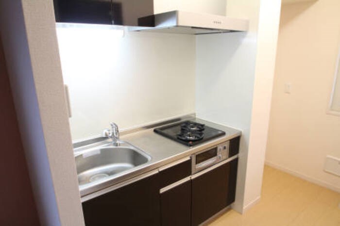 キッチン　２口コンログリル付システムキッチンでお料理楽々