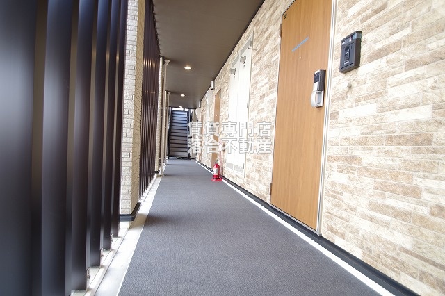 エントランス　オシャレで清潔感あります♪