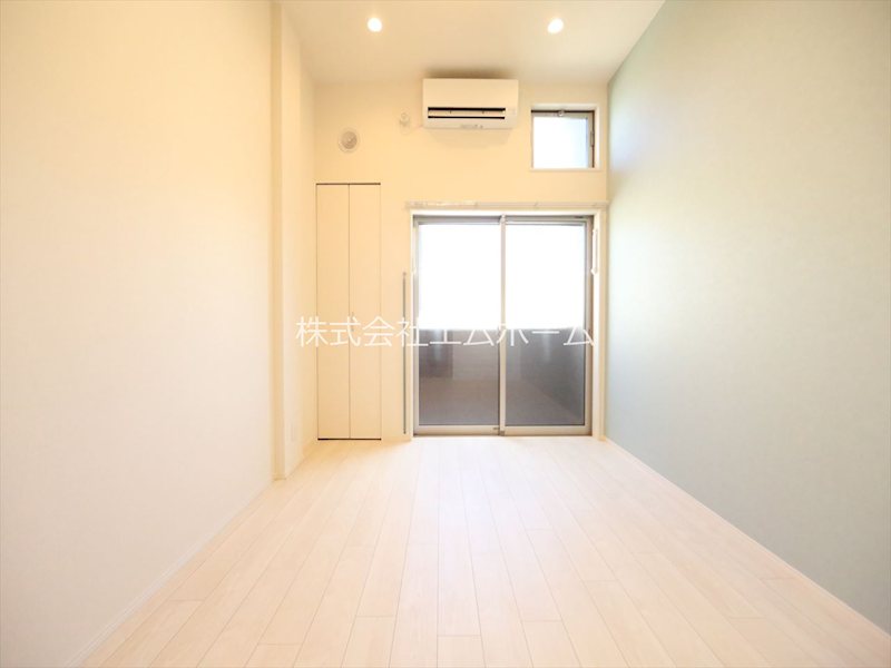 バルコニー　洋室6.1帖　ロフト6.1帖（収納にも寝室にも使えます）