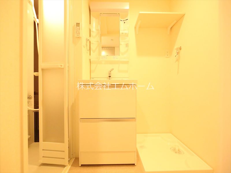 洗面設備　脱衣所　独立洗面台（シャンプードレッサー付）収納スペース有