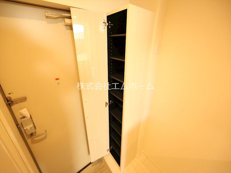 玄関　玄関　シューズボックス付