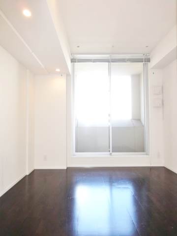 居室・リビング　8.3帖の洋室