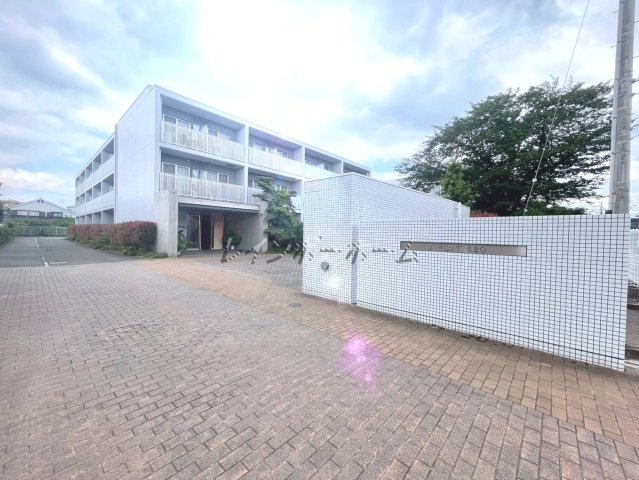 エントランス　ゆとりのあるエントランスです