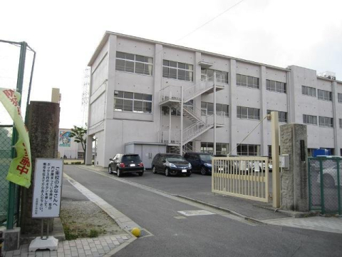小学校　岩倉市立岩倉南小学校（小学校）まで1829m