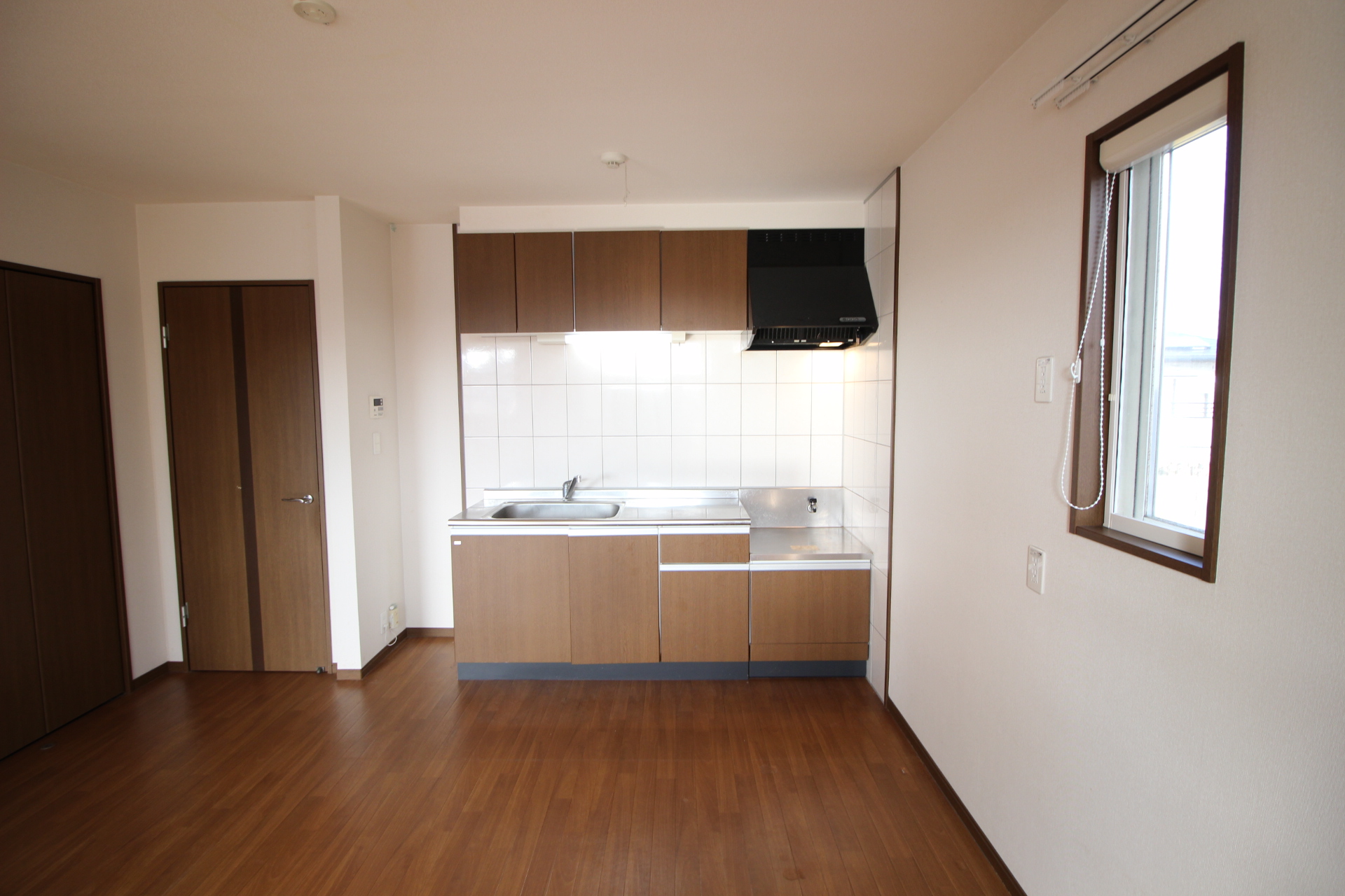 キッチン　※202号室はキッチン横に窓がありません※