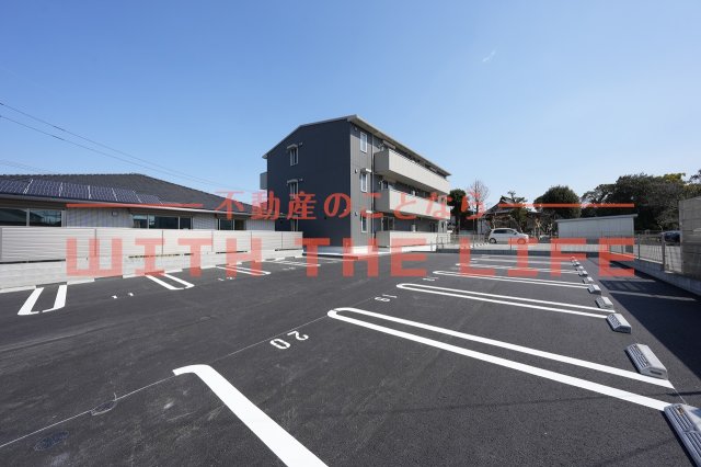 駐車場　駐車場があるので、車を買う予定の方も安心です