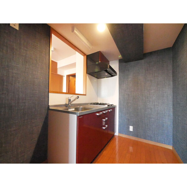 キッチン　※701号室の写真です ※洋室上部ロフト付