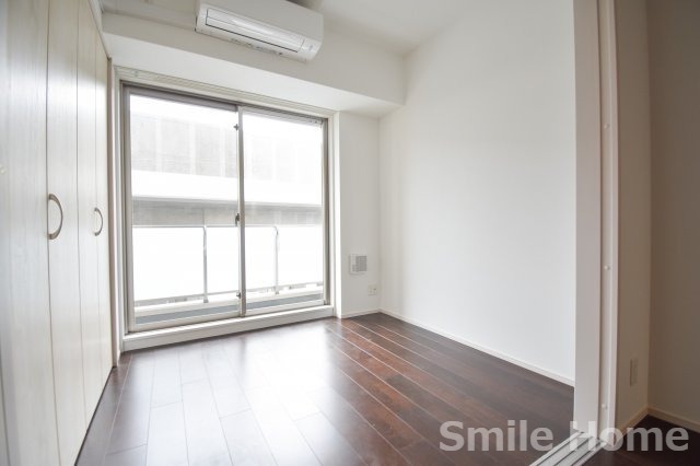 居室・リビング　エアコン付きのお部屋です