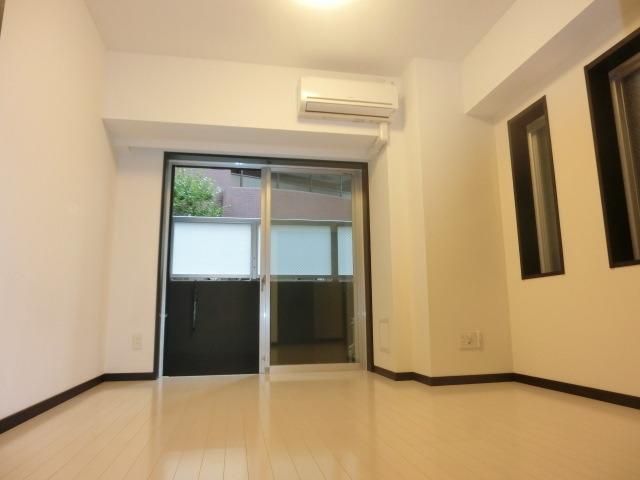 居室・リビング　★二面採光のお部屋★