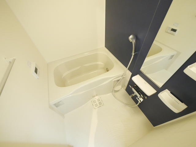 バス・シャワールーム　★深さのあるお風呂のお写真です★