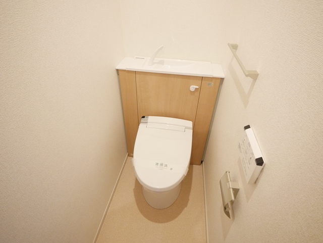 トイレ　★温水洗浄便座で冬の時期でも安心ですね★