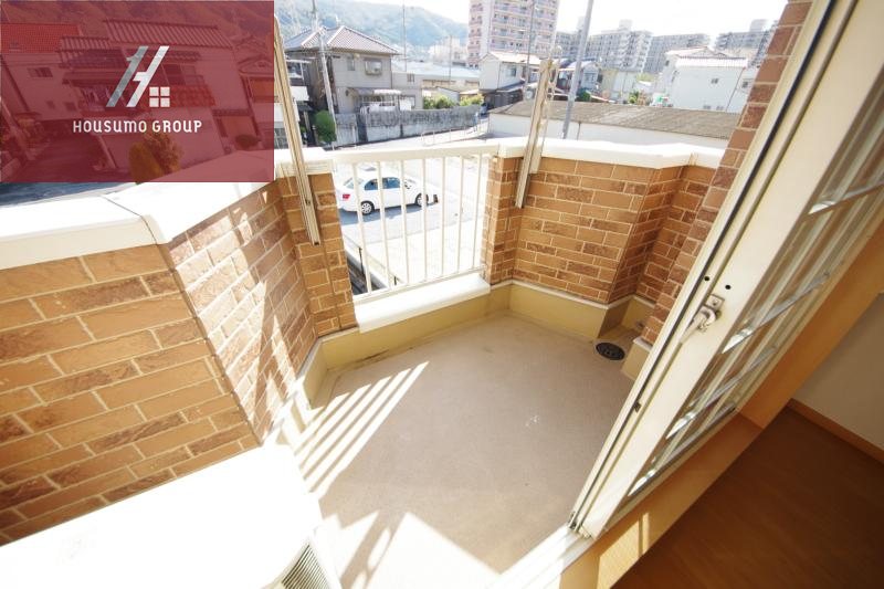 バルコニー　外からの目が気にならないバルコニーで洗濯物が干せます