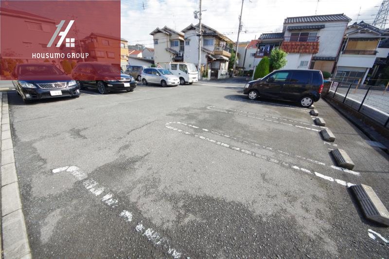 駐車場　駐車場があるので、車を買う予定の方も安心です