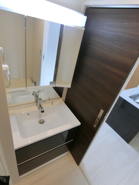 洗面設備　★3面鏡の独立洗面台★