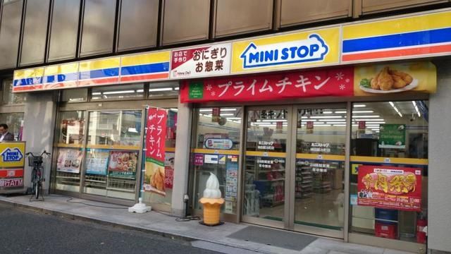 コンビニ　ミニストップ神田鍛冶町店（コンビニ）まで588m