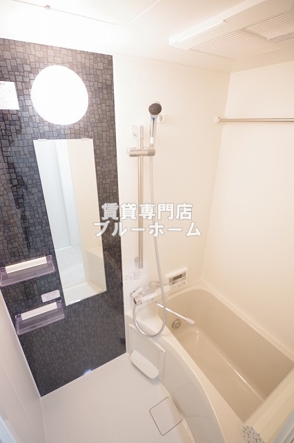 バス・シャワールーム　お風呂は浴室乾燥機付き！