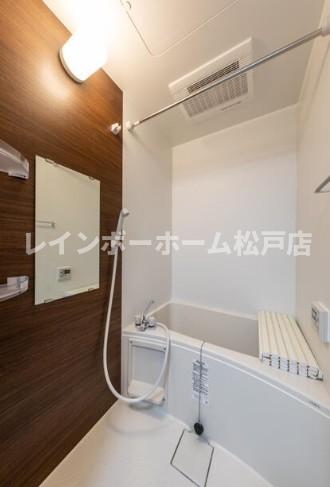 バス・シャワールーム　お風呂で日々の疲れを落としましょう