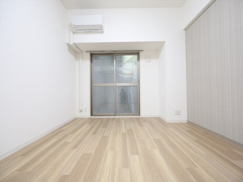 バルコニー　洋室8.6帖　エアコン完備　南面バルコニー