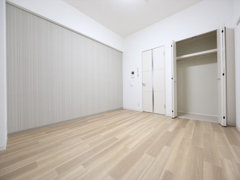 居室・リビング　洋室8.6帖　クローゼット付（収納充実してます）