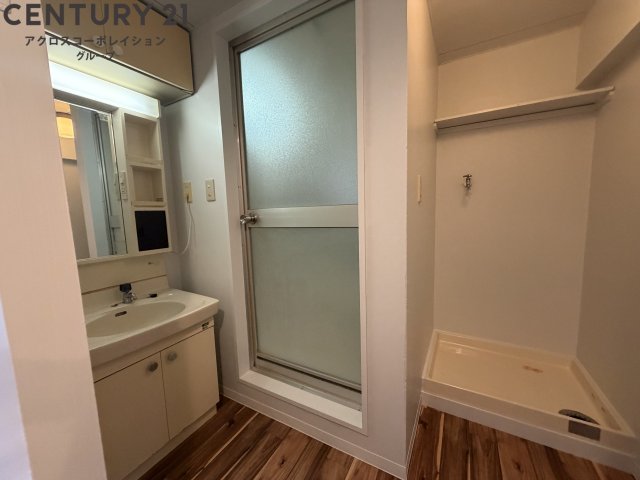 洗面設備　室内洗濯機置き場付きで便利！