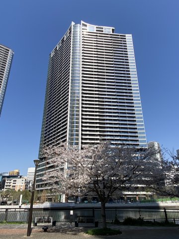 建物外観　都営大江戸線「勝どき」駅直結の人気タワーマンションです。