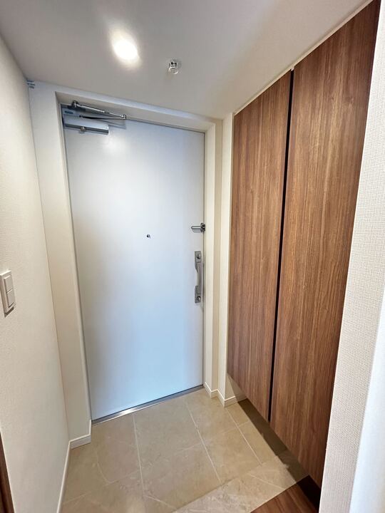 玄関　落ち着いた雰囲気の玄関です。