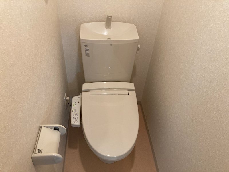 トイレ　ウォシュレット付き
