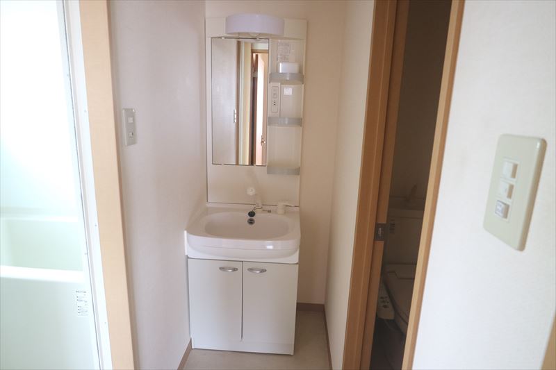 洗面設備　※写真は同物件の別部屋です