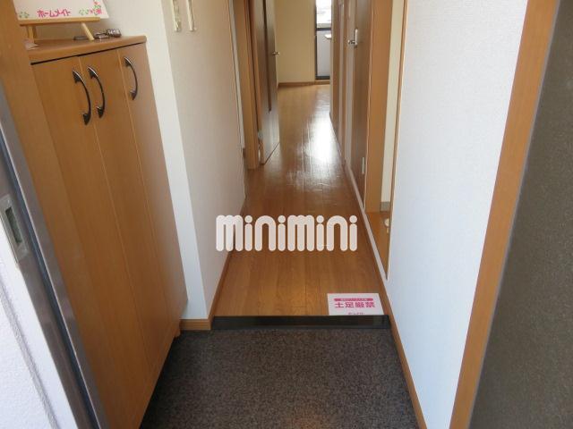 玄関　下駄箱のある玄関です